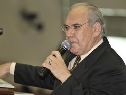 Primeiro estudo da manhã com o pastor Elienai Cabral