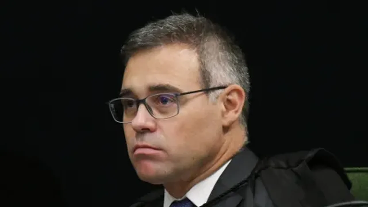 Mendonça converte em prisão domiciliar detenção de investigada por fraudes no INSS