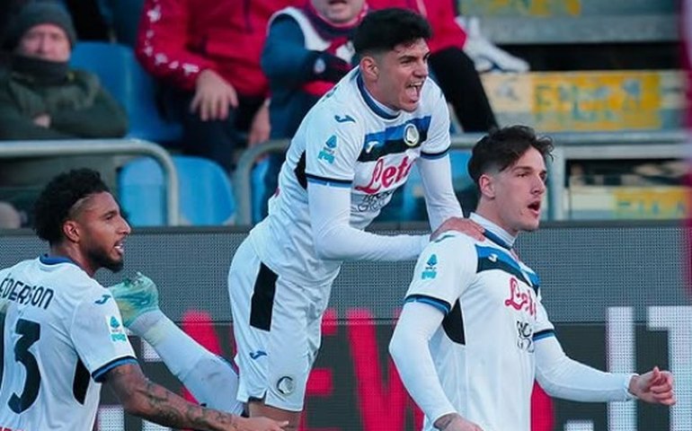 Atalanta derrota Cagliari, chega a 10 vitórias seguidas e lidera o Campeonato Italiano
