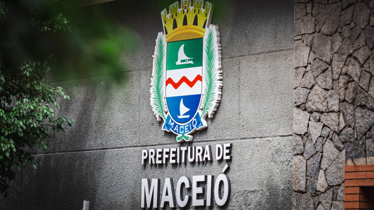 Prefeito Rodrigo Cunha anuncia antecipação dos salários dos servidores para 23 de junho