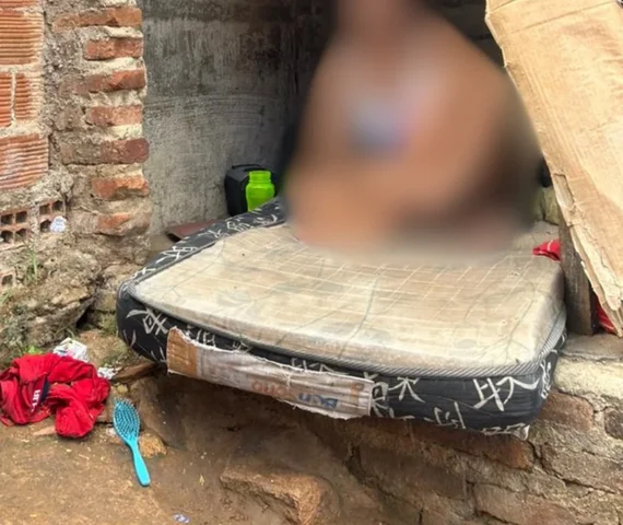 Adolescente nega tortura e critica ação policial após ser resgatada em 'casinha de cachorro'