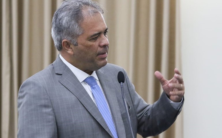 Ronaldo Medeiros condena reajuste de 15,5% dos planos de saúde