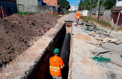 Prefeitura de Maceió implanta sistema de drenagem em via do Village Campestre