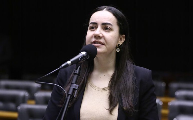 Comissão aprova comunicação aumentativa para estudante com dificuldade de fala