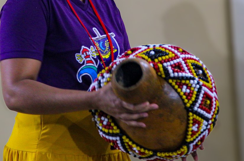 Alagoas celebra o primeiro Dia Nacional do Maracatu, nesta sexta (1º), em meio à expansão do ritmo que foi silenciado por um século