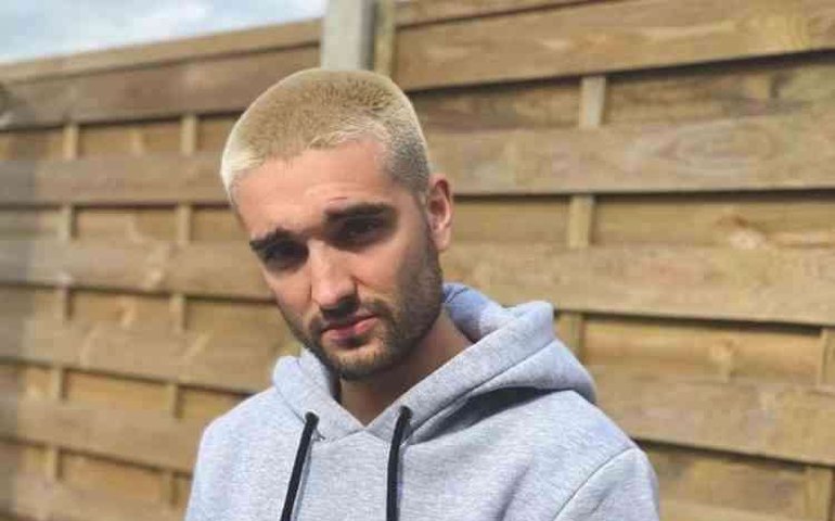 Semanas após anúncio de tumor, nasce filha de Tom Parker