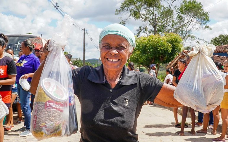 Prefeitura de Traipu realiza tradicional entrega de peixes para famílias do município