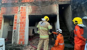 Casa pega fogo e deixa duas pessoas mortas na Grande Aracaju