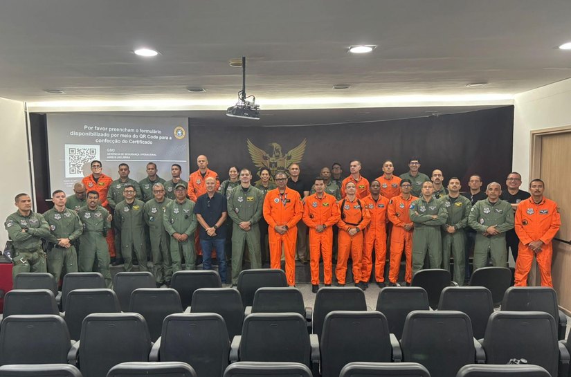 Pilotos e operadores aerotáticos do DEA participam de curso de segurança operacional