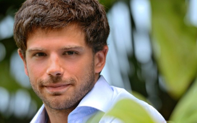 Duda Nagle doa brinquedos arrecadados em chá de bebê de Zoe