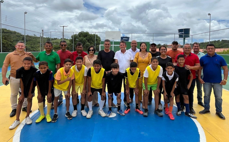 Prefeitura de Branquinha entrega pavimentação e novas quadras esportivas na zona rural