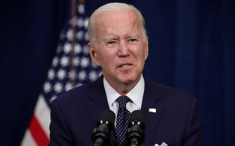 Biden melhorou quase totalmente dos sintomas da covid-19, diz médico