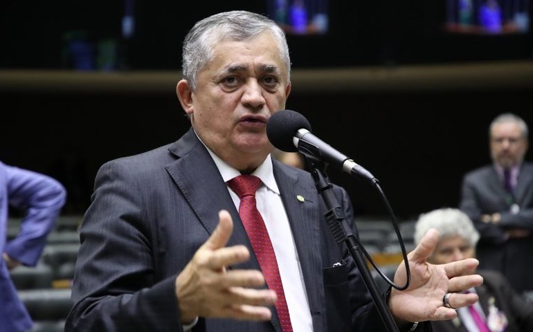 José Guimarães: Com urgência, não é preciso aprovar requerimento para acelerar tributária