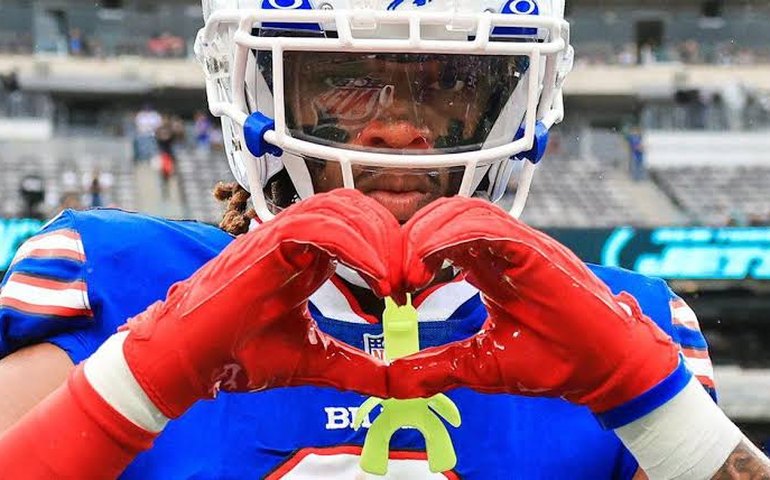 Damar Hamlin assiste jogo do Buffallo Bills após se recuperar de parada cardíaca