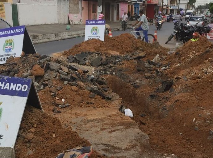 Prefeitura de Maceió faz obras de drenagem no Clima Bom e Santa Lúcia