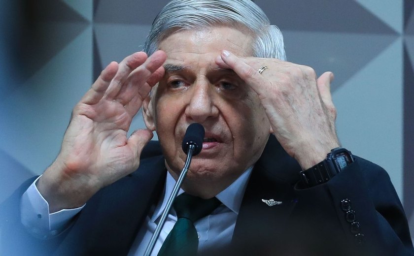 Defesa de general Heleno pede redução de pena por participação menor em golpe
