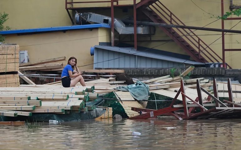China tem piores chuvas em 140 anos: há 20 mortos e 1 milhão de desabrigados