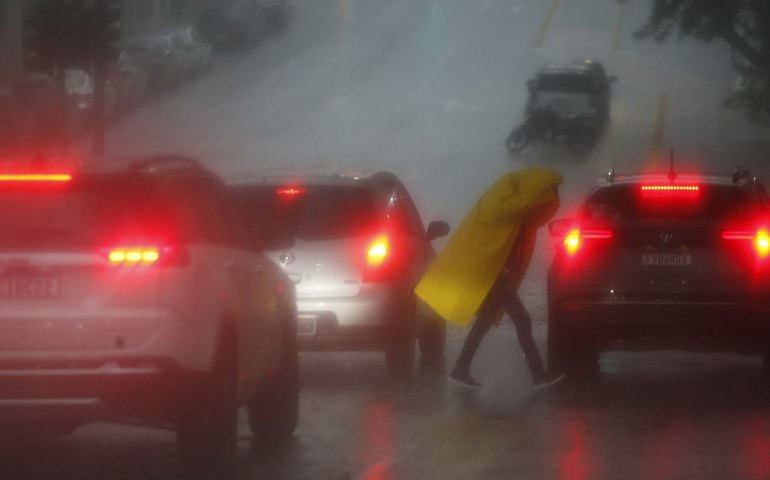 Inmet emite alerta laranja para chuvas em SP, MG, GO e MT