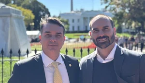 Flavio-e-Eduardo-Bolsonaro-e1764967664392