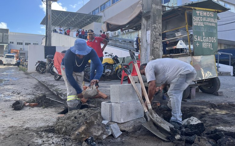 Canais de escoamento de água pluvial são limpos para evitar risco de alagamentos no HGE