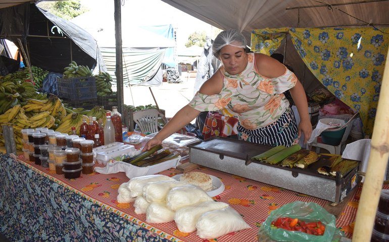 Feira Agroecológica Novo Jardim realiza última edição de 2022 na Praça da Faculdade