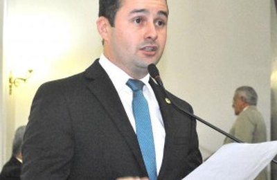 Deputado Bruno Toledo quer esclarecimentos sobre reajuste da tarifa de água em Alagoas
