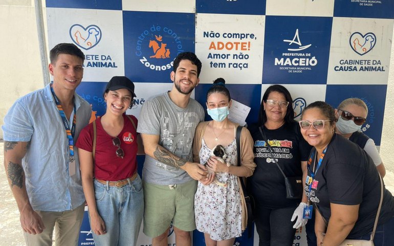 Feira de Adoção realizada no Maceió Shopping assegura seis acolhimentos responsáveis