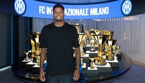 Com 1,88m, Charlys se destaca por jogo dinâmico e proteção da zaga