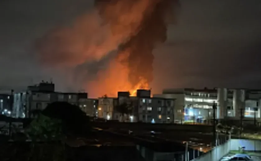 Incêndio Atinge Indústria de Plástico no Distrito Industrial de Maceió