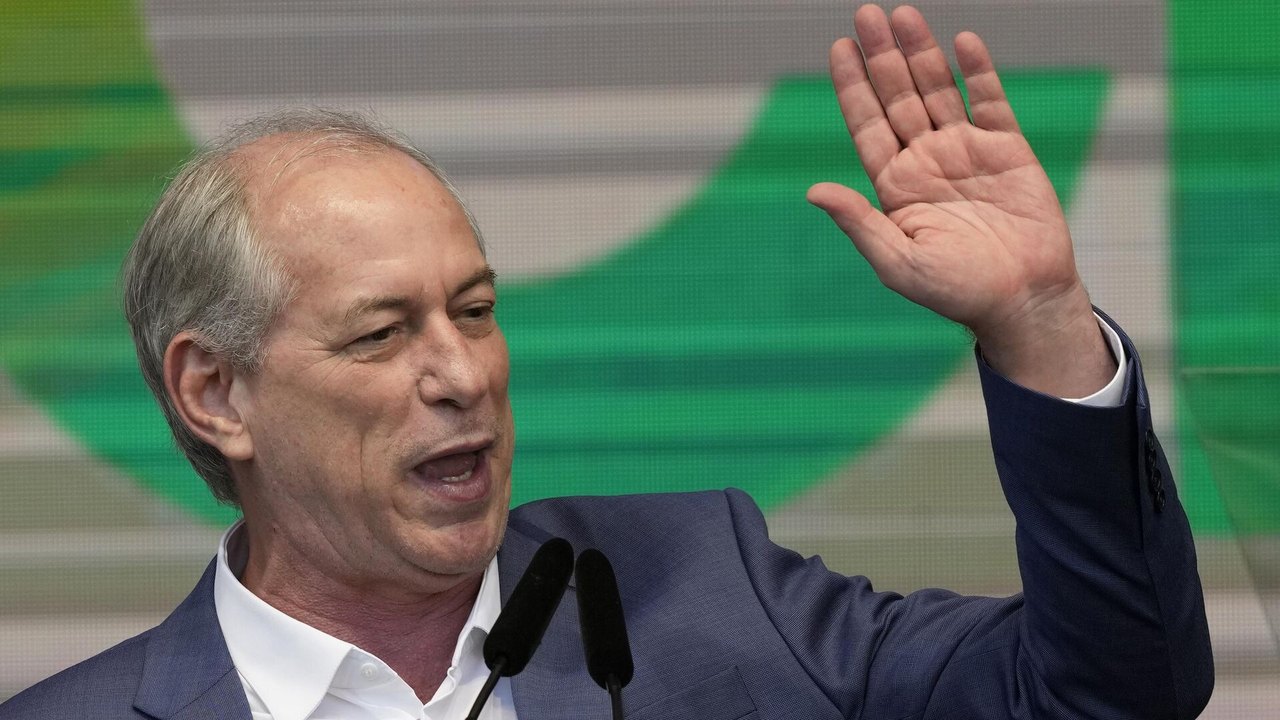 Aécio convida Ciro Gomes para disputar Presidência pelo PSDB em 2026