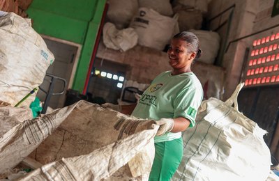 Catadores autônomos de Maceió recebem mais de 100 kits com EPI’s