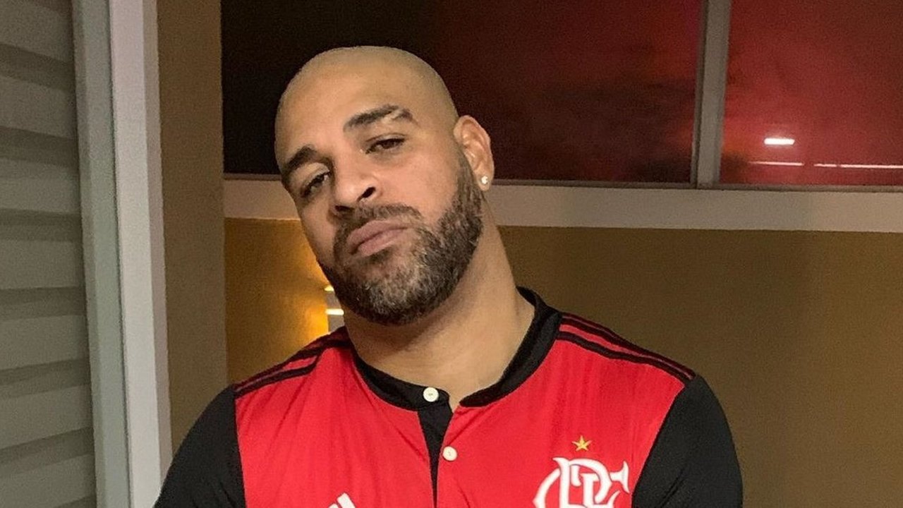 Adriano diz que errou ao deixar Flamengo em 2010: ‘Minha cabeça ficou no Brasil’