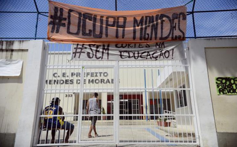 Reforma do ensino médio e ocupações em escolas marcam 2016; veja