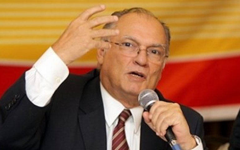 Roberto Freire assumirá Cultura após demissão de Calero