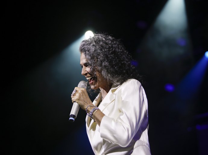 Simone traz nova turnê a Maceió dia 21 de setembro
