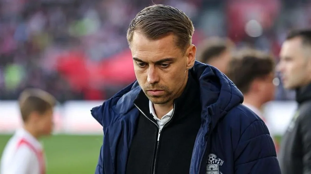 Técnico do Southampton pede desculpas após escândalo de espionagem que custou acesso à Premier League