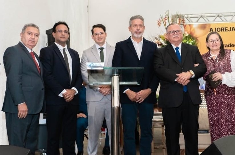 Arthur Lira participa de confraternização do Presbitério e parabeniza pastor José Orisvaldo pelos 10 anos de liderança da Assembleia de Deus