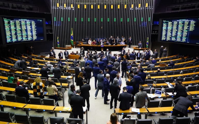 Deputados concluem votação do projeto do arcabouço fiscal; acompanhe