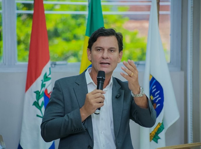 Prefeito Marcelo Beltrão celebra conquistas de alunos de Coruripe na Olimpíada de Eficiência Energética
