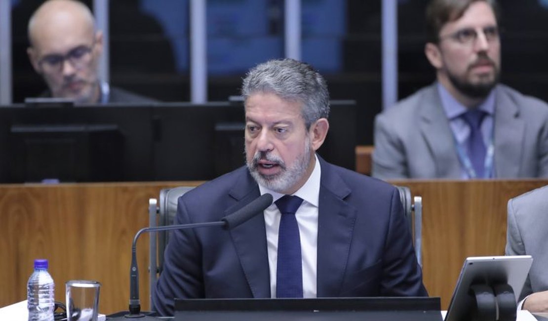 Deputado federal Arthur Lira abandonou a discussão com prefeitos aliados