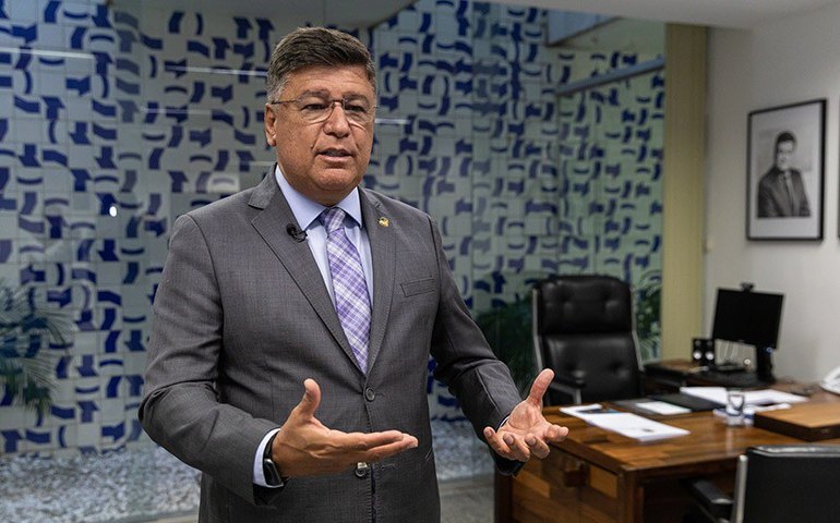 Projeto institui benefício para pessoas de baixa renda interessadas em adoção tardia