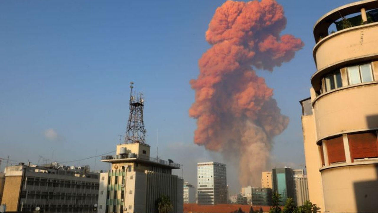 Grande explosão na região portuária de Beirute deixa ao menos 10 mortos