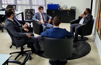 PGJ Márcio Roberto recebe nova diretoria da OAB/AL e destaca relação de respeito entre as duas instituições