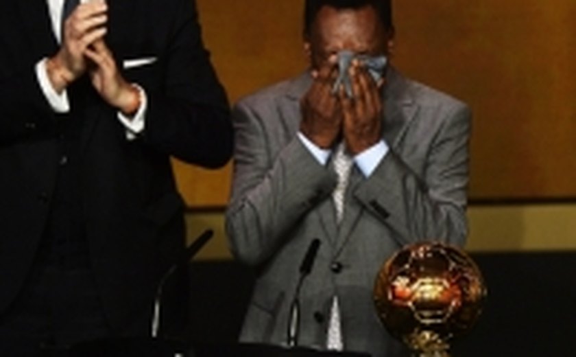Fifa presta homenagem a Pelé com prêmio inédito