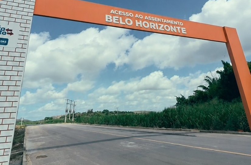 Prefeita Marcela Gomes comemora avanço nas obras de pavimentação do assentamento Belo Horizonte, em Novo Lino