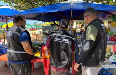 Semsc apoia operação da Vigilância Sanitária no combate à venda de bebidas adulteradas em Maceió
