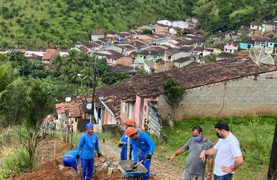 Prefeito de Santana do Mundaú vistoria obras do Mirante Padre Cícero II 