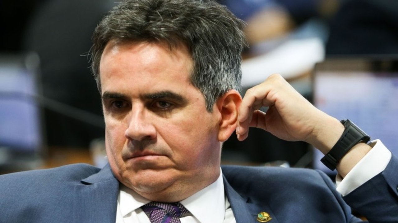 Ministro Ciro Nogueira direcionou emenda para comprar caminhão de lixo de amiga