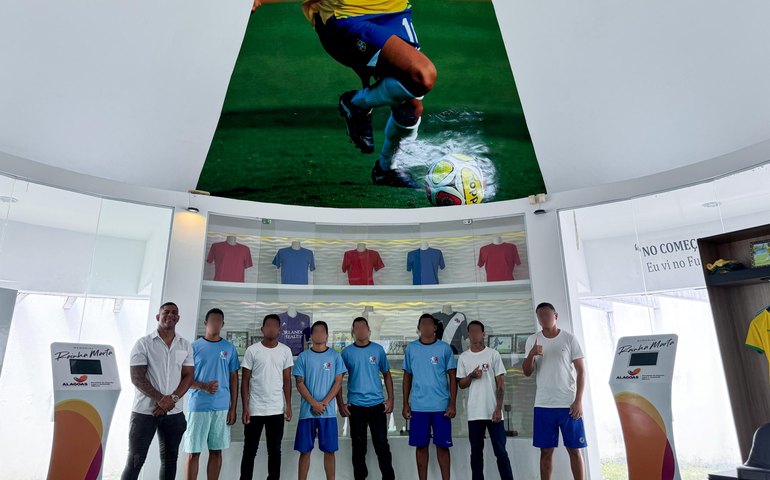 Socioeducandos visitam estádio Rei Pelé e conhecem história do esporte alagoano