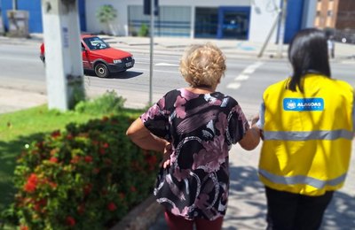 Ronda no Bairro ajuda idosa a reencontrar parentes em Cruz das Almas